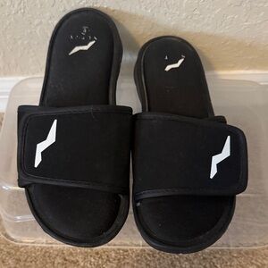 Source Unknown Black Slide Sandals